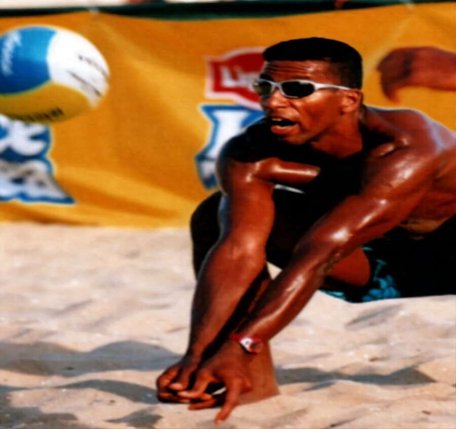 Coach Miguel Xisto passing in beach volleyball competition