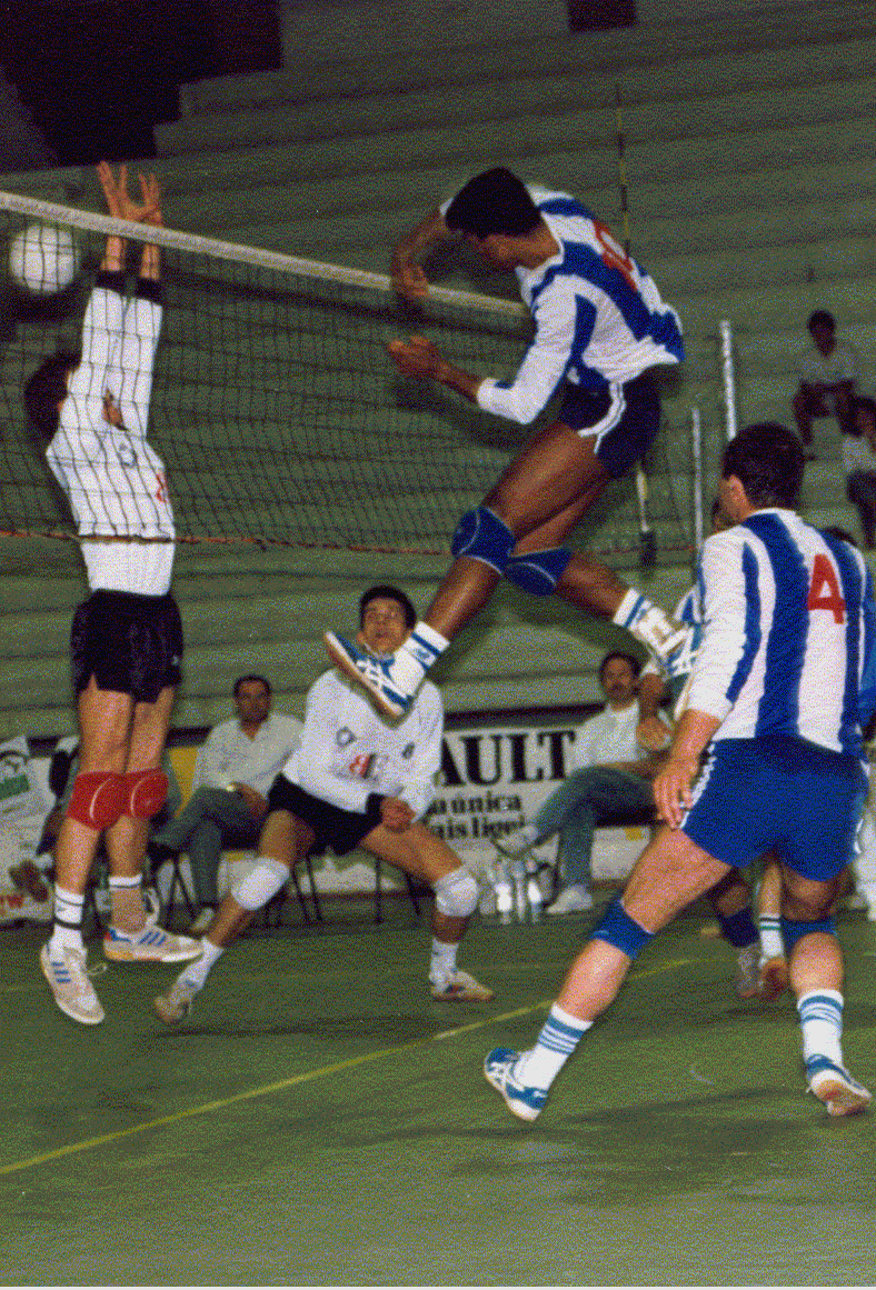 Coach Miguel Xisto attacking in indoor volleyball competition